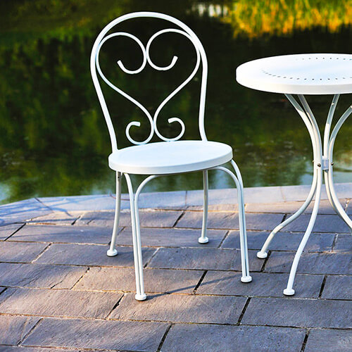 Cadeira branca para jardim