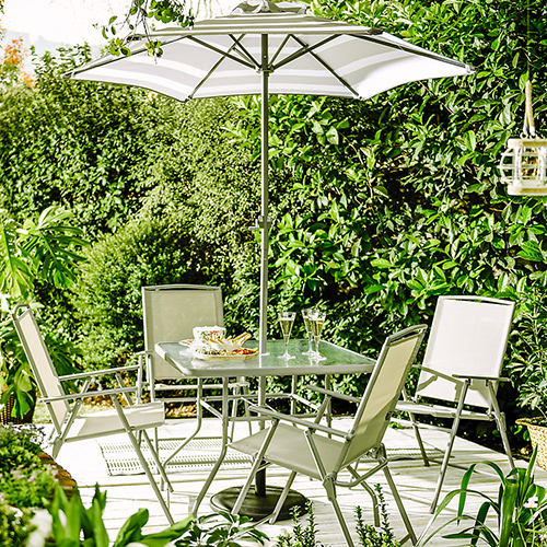 Conjunto de mesa para jardim com ombrelone